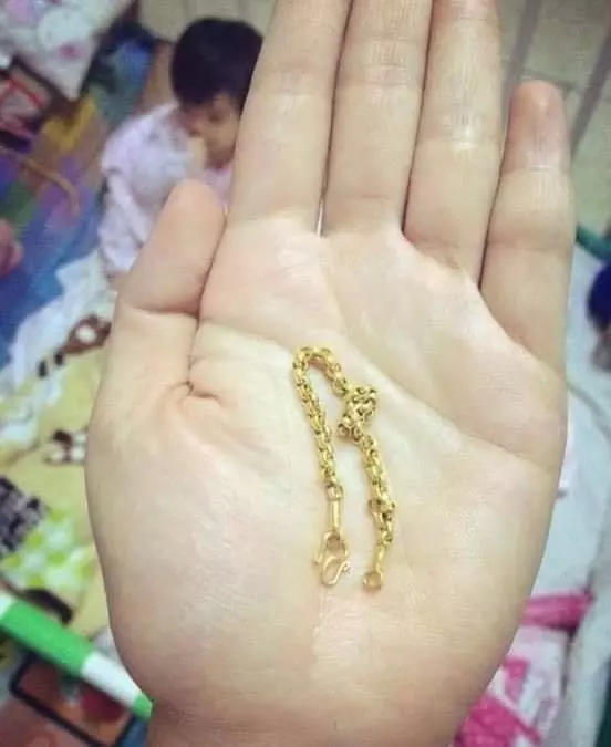 金手鍊不見4天 媽查孩子糞 恍然大悟