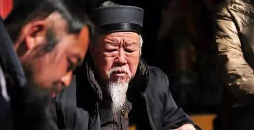 俗語「窮人愛算命,富人愛燒香」老話裡蘊藏著人生成功的方法