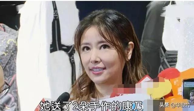 林心如曝兩歲女兒頂嘴唱反調,送給林心如2朵康乃馨作母親節禮物