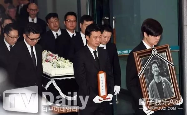 她因丈夫想上廁所,在高速違規停車卻遭遇不幸,結婚不到兩個月的老公對警方講了這番話,網友開始質疑他到底是什麼居心!