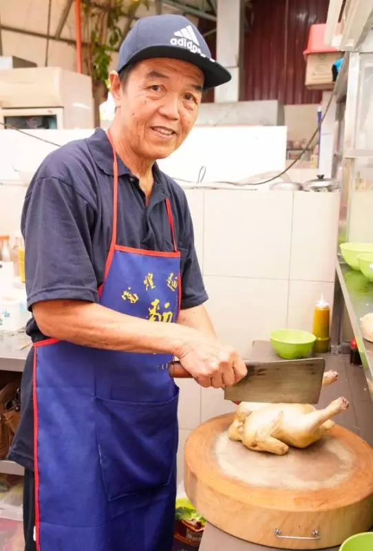 只有在地人才知道的「發哥香滑芽菜雞」,每次吃上3碗飯才滿足
