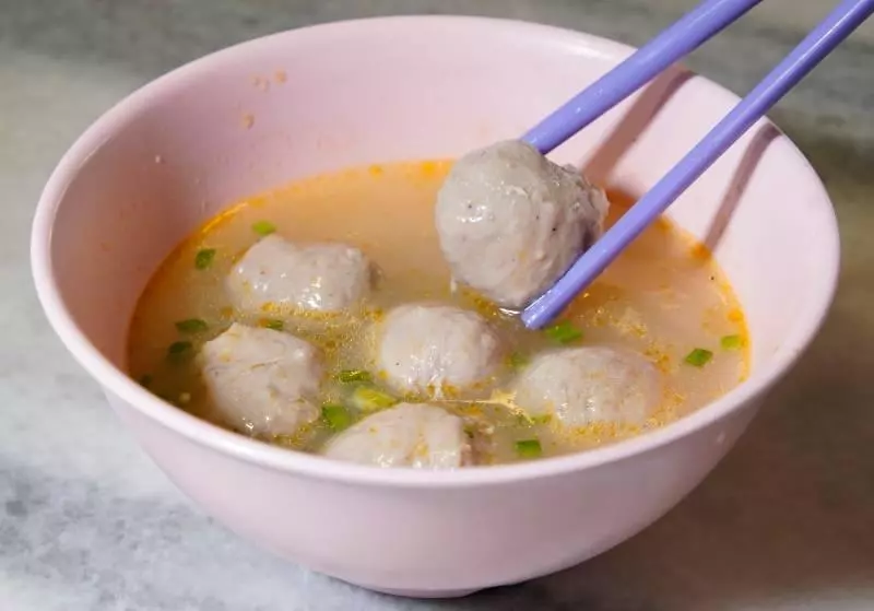 只有在地人才知道的「發哥香滑芽菜雞」,每次吃上3碗飯才滿足