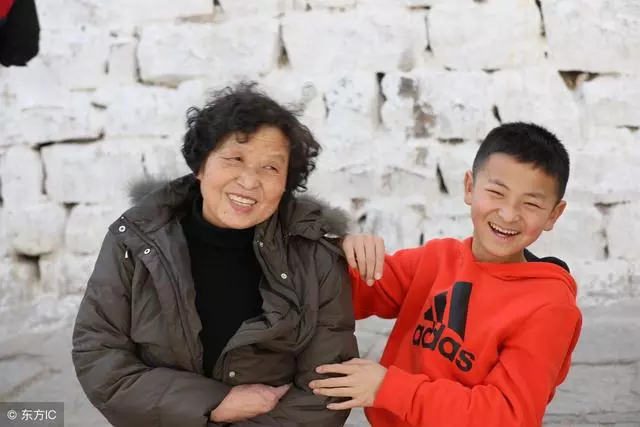 國慶回娘家,中午大姑姐打來電話借車,媽媽說一句話我拍桌子走人