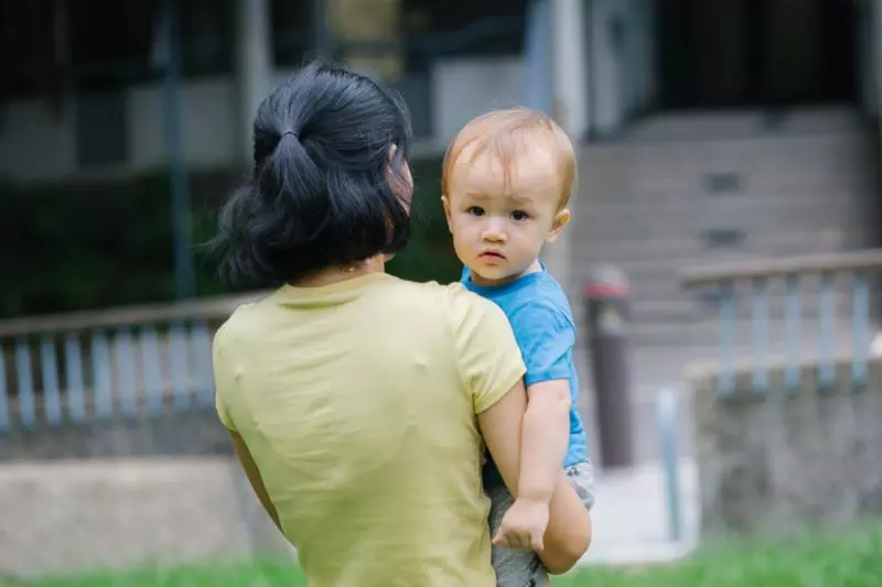 護理師新手媽「兒子半夜哭鬧不停」醫生也無法 九天玄女「慈悲降駕救她」淚崩:撐不下去了