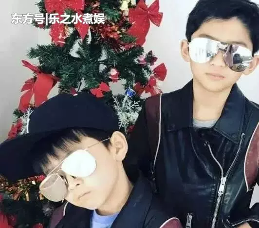 張柏芝首次曬出孩子照片,小兒子長得像誰一看就太明顯了!