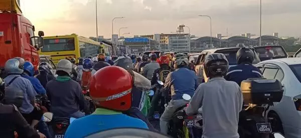 有了MBike還是塞! 關卡馬勞摩哆大軍堵到心很塞 !
