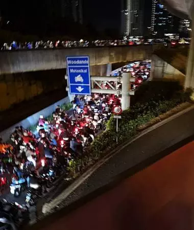 有了MBike還是塞! 關卡馬勞摩哆大軍堵到心很塞 !