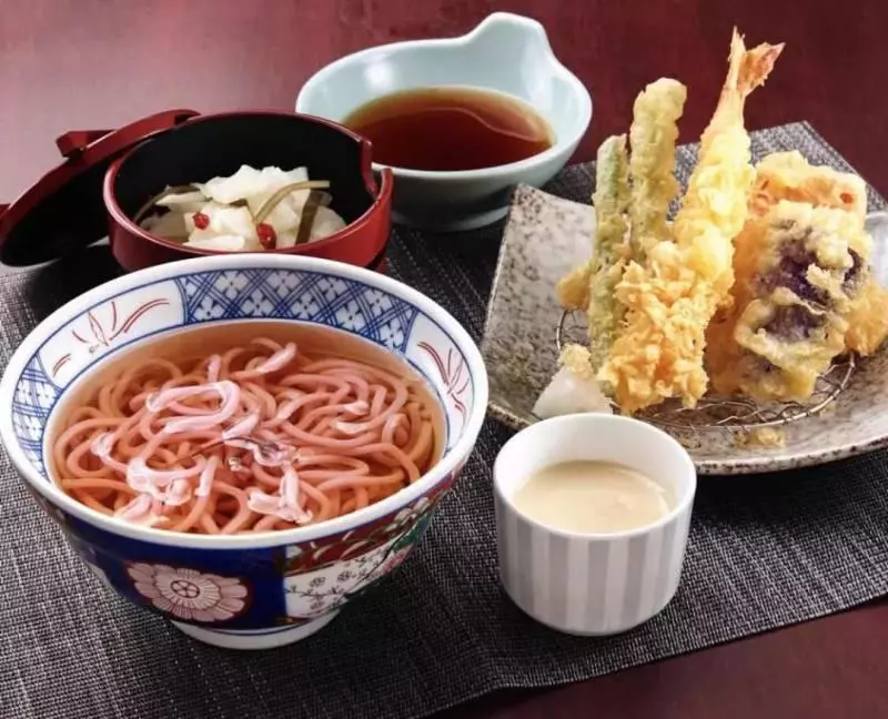 這裡到底是日本還是新加坡?全島已經瘋狂
