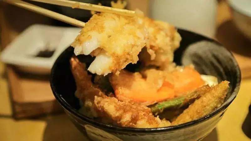 這裡到底是日本還是新加坡?全島已經瘋狂