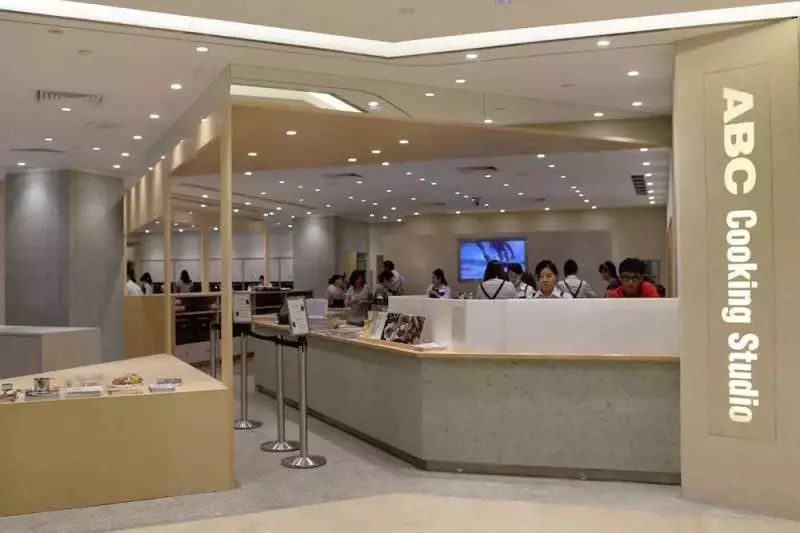 這裡到底是日本還是新加坡?全島已經瘋狂