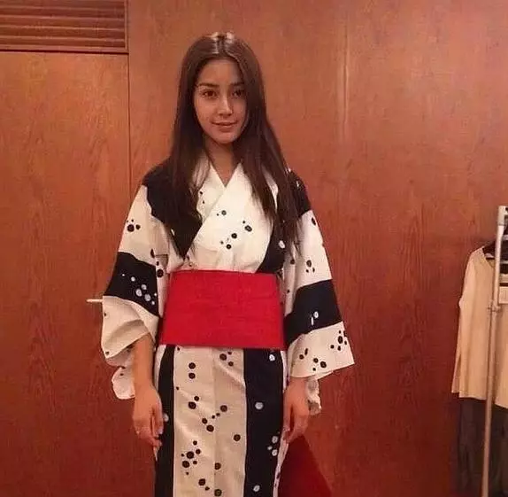 Angelababy早年「和服照」曝光,在沒有任何美顏特效下:整沒整容一目了然