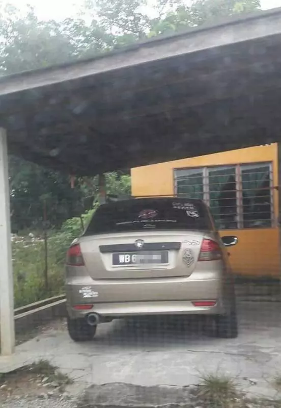 陌生人一聲不吭將車停進車棚7天!屋主:3天不挪,後果自負!
