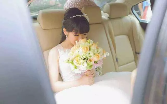 父母離婚,小姨養我8年,結婚時她要20萬彩禮,回門時我後悔了