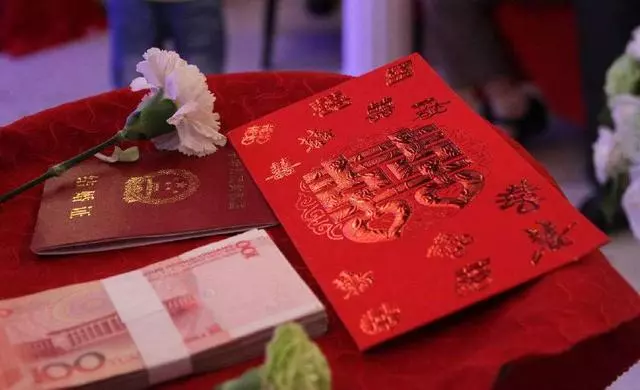 父母離婚,小姨養我8年,結婚時她要20萬彩禮,回門時我後悔了