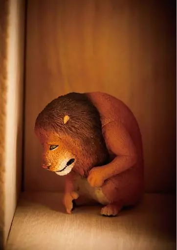 日藝術家新作「可不可以不勇敢」動物系列扭蛋 「哭哭臉猛獸」讓粉絲心軟:想幫犀牛拍拍!