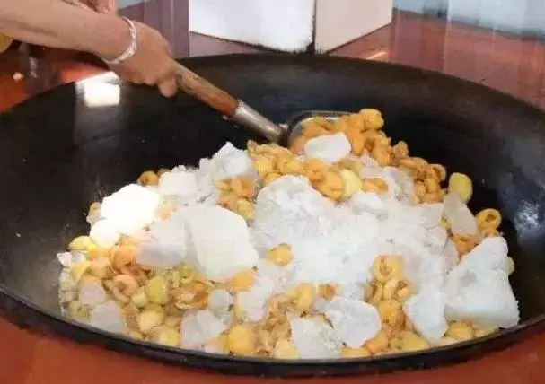 最近枇杷大火,7旬老奶奶教你做枇杷膏,甘甜如怡太好吃了