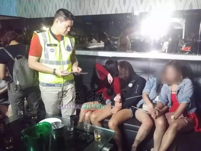 KL這間夜店中「掃「了!非法陪坐!裡面還提供了「特別服務「!