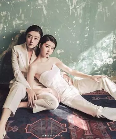 權怡鳳與女兒同框拍寫真 自嘲照片修成范冰冰