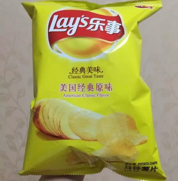 薯片是選桶裝還是袋裝划算?工作人員說出原因,你們買對了嗎?