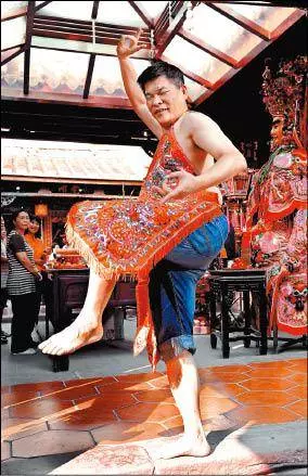 真乩童只有一種,假乩童卻有三種,如何辨認真假乩童?…