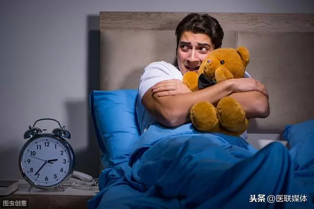 經常半夜三四點醒來,是怎麼回事?這4個都可能是原因