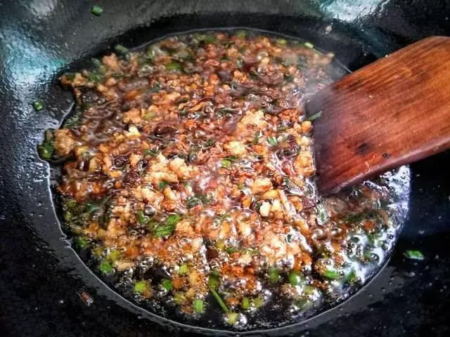 豆腐怎樣做好吃入味,加2勺它,增香又提味,比麻婆豆腐更好吃!