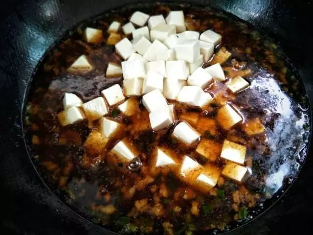 豆腐怎樣做好吃入味,加2勺它,增香又提味,比麻婆豆腐更好吃!
