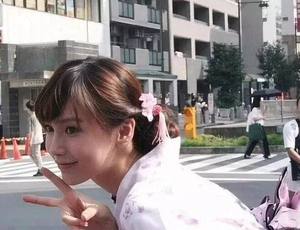 Angelababy早年「和服照」曝光,在沒有任何美顏特效下:整沒整容一目了然