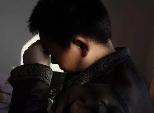 拾荒母親給了兒子三十萬買房,兩年後回老家看到母親,兒子傻了