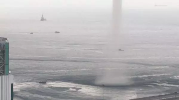 《嚇死了》我在「」新加坡「」金沙泳池,看到了'龍吸水'!」