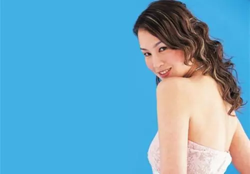 陳冠希姐姐 4 1 歲至今未婚,當照片曝光後,網友直言:這誰敢娶?