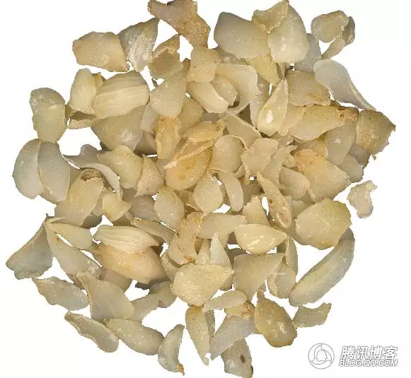 跟大家分享一個小秘方,超神的!我連續喝了三個多星期,不僅白頭髮不見了、皮膚還變得有光澤了!