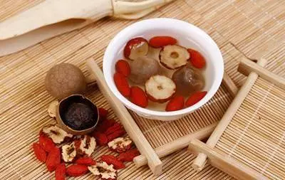 睡前喝一杯「紅棗枸杞茶」有什麼好處嗎?趕緊看看,比吃補品更好哦!