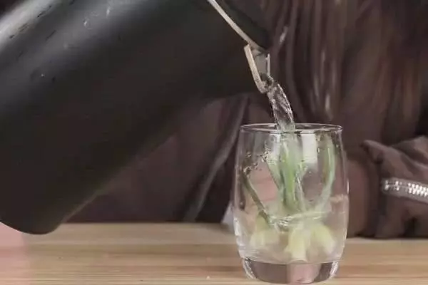 菠蘿皮別再當垃圾扔掉了,放鍋里煮一煮,解決家家戶戶的大難題!