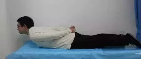 頸椎「有坨肉」號稱「富貴包」,其實是「奪命包」!是「腦梗」的前兆,教你三招解決它!