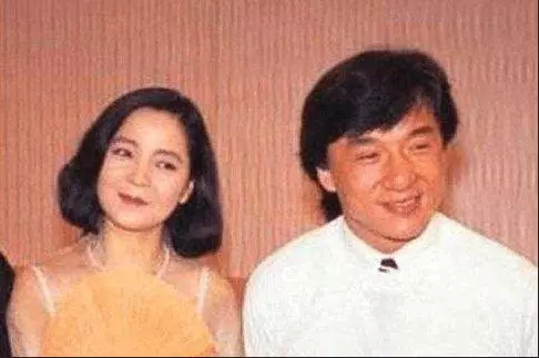 被成龍傷的徹底,二十年後罕見同框也不尷尬