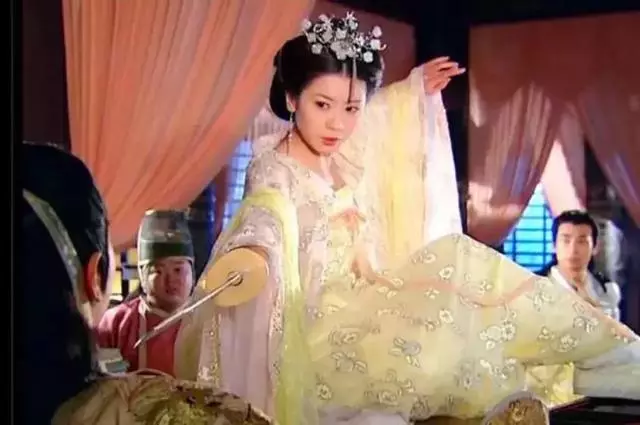 賈靜雯:44歲,3個孩子,賠前夫2600萬,我嫁錯了人照樣能贏回來 !