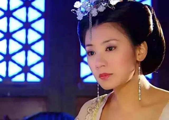 賈靜雯:44歲,3個孩子,賠前夫2600萬,我嫁錯了人照樣能贏回來 !