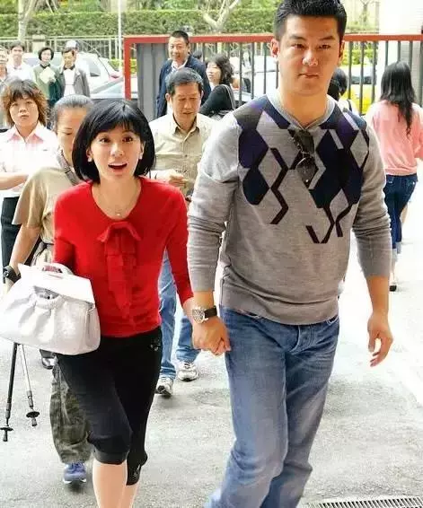 賈靜雯:44歲,3個孩子,賠前夫2600萬,我嫁錯了人照樣能贏回來 !
