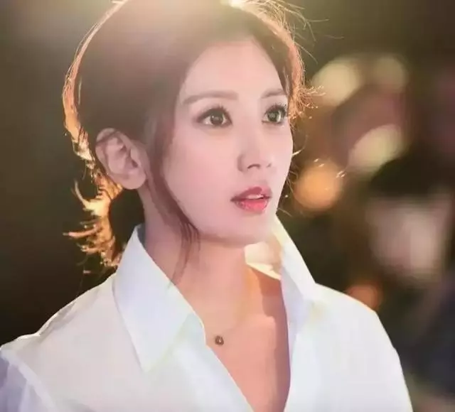 賈靜雯:44歲,3個孩子,賠前夫2600萬,我嫁錯了人照樣能贏回來 !