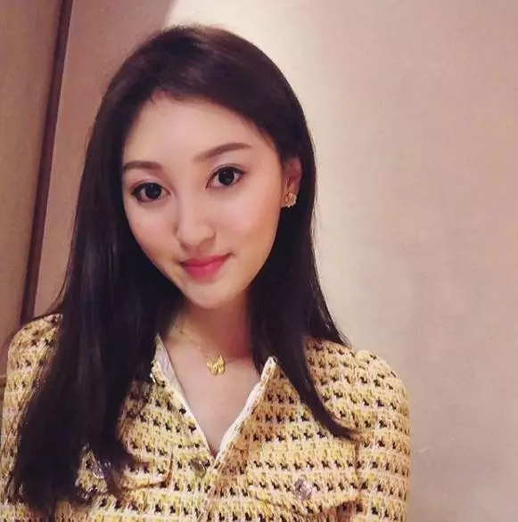 爺孫戀破局原因不單純?她被爆出分手大40歲富豪…疑似出軌勾搭55歲新歡「超驚人背景曝光」