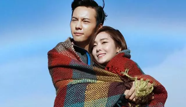 結婚兩天我的金手鐲就不見了,聽了婆婆的話我把這個家砸了