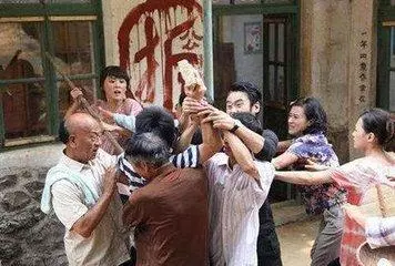 小叔子結婚婆婆不讓我去參加,我連夜趕回去一看,生氣搬回了娘家