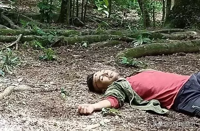模特出身與李嘉欣是同學,悍匪形象深入人心,58歲感情依然沒有著落~~~