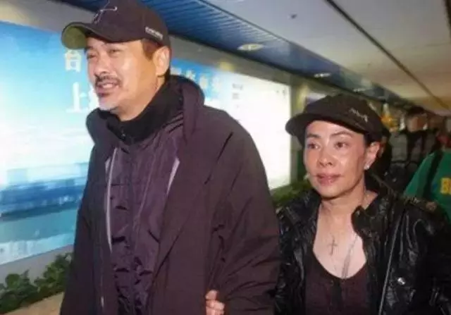 【捕獲野生周潤發!】發哥騎單車去買菜,63歲的他一臉滄桑,10萬自行車意外搶鏡,大喊:別拍別拍!