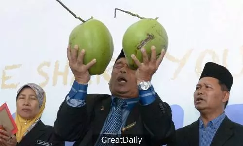 為什麼羅斯瑪給李宗偉拿督'Dato'頭銜 ?知道真相後我笑翻了!
