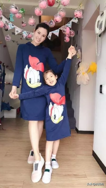 劉畊宏曬全家遊玩照,兒子留長發只為做公益?