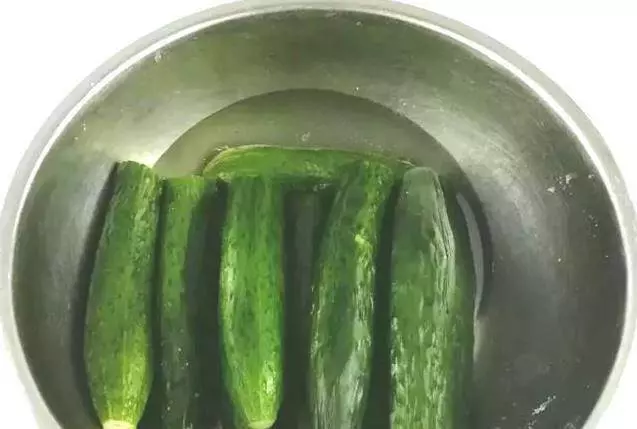 外婆用了半輩子的醃黃瓜秘方,比買的還好吃,只要簡單3步,口感脆爽,好吃又下飯