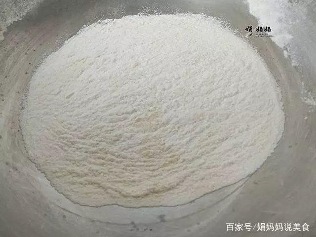 紫薯最近火了,加點米粉這樣做甜品,鬆散香甜,兒子說太好吃了