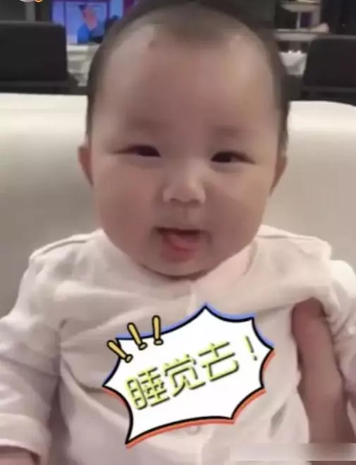 王祖藍與女兒互動,小萌娃吐舌賣萌超可愛,五官和李亞男超像!
